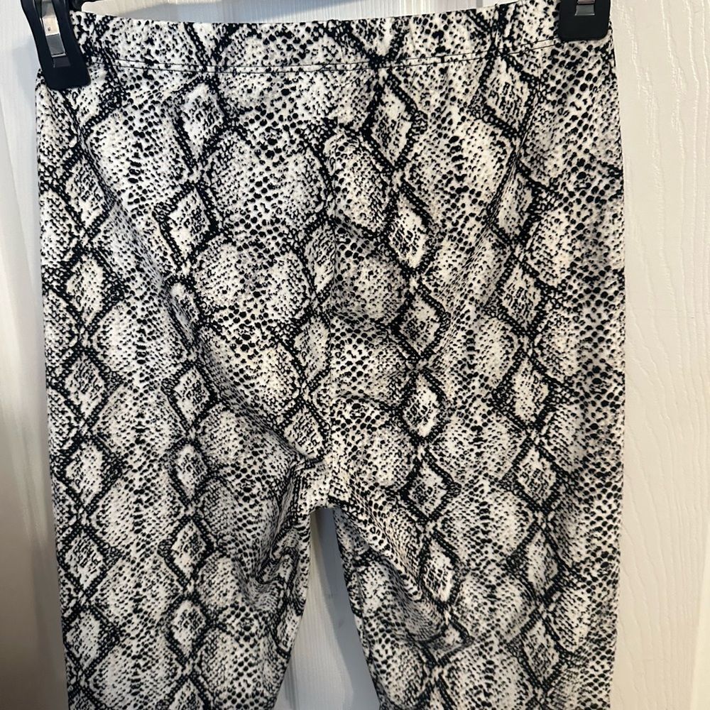 Color Alien Size Small Black and White Snake Print  biker shorts NWOT - Picture 4 of 8
